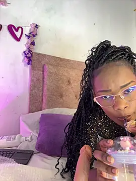 Snapshot of kendra_smiitch chatting on February 24, 3:15 am kendra smiitch online show from February 24, 3:15 am