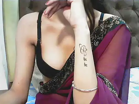 Snapshot of elize__ chatting on September 23, 2:14 am elize   online show from September 23, 2:14 am