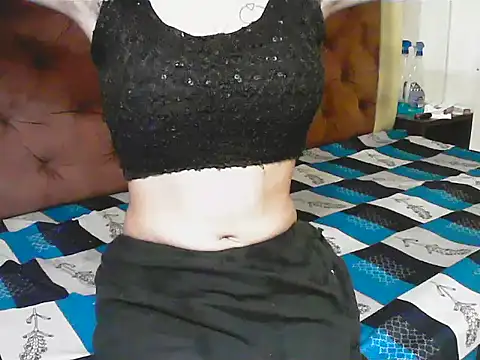 Snapshot of elize__ chatting on November 1, 2:02 am elize   online show from November 1, 2:02 am