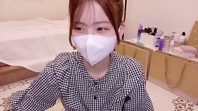 Snapshot of Ema_o0_chan chatting on September 14, 11:42 am Ema o0 chan online show from September 14, 11:42 am