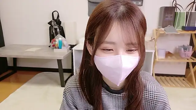 Snapshot of Ema_o0_chan chatting on November 18, 6:18 am Ema o0 chan online show from November 18, 6:18 am