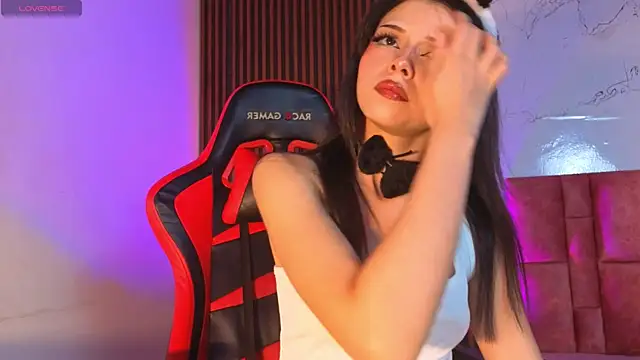 Snapshot of SpicyDemons chatting on November 2, 4:04 am SpicyDemons online show from November 2, 4:04 am