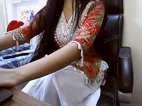 Snapshot of Simranjeet_kaur26 chatting on July 17, 2:13 pm Simranjeet kaur26 online show from July 17, 2:13 pm