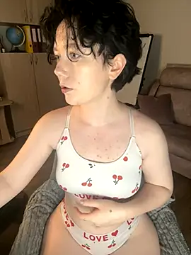 Snapshot of RinaShy chatting on November 17, 5:02 am RinaShy online show from November 17, 5:02 am