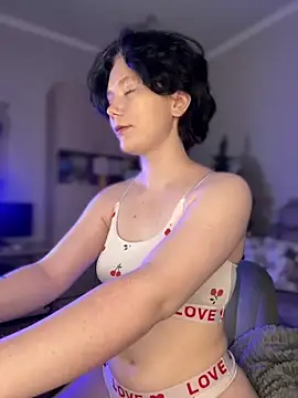 Snapshot of RinaShy chatting on December 15, 5:12 am RinaShy online show from December 15, 5:12 am