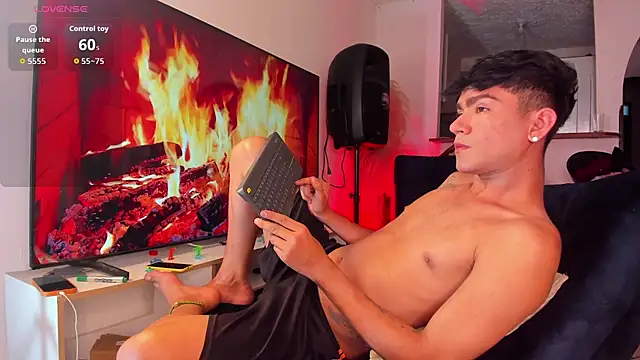 Snapshot of Steven_baby69 chatting on November 7, 6:13 am Steven baby69 online show from November 7, 6:13 am