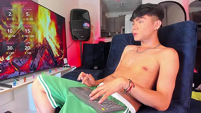 Snapshot of Steven_baby69 chatting on November 30, 3:43 am Steven baby69 online show from November 30, 3:43 am