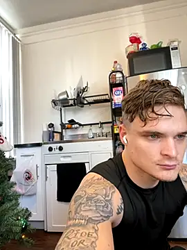 Snapshot of King_Kev_ chatting on November 10, 5:56 pm King Kev online show from November 10, 5:56 pm