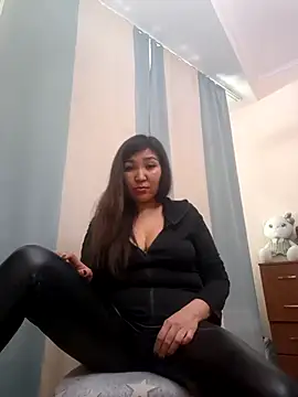 Snapshot of HellaWerlous chatting on December 21, 9:27 am HellaWerlous online show from December 21, 9:27 am