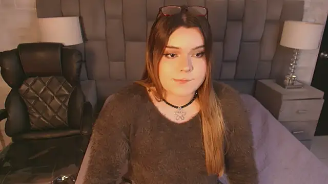 Snapshot of Maxxxine1 chatting on November 5, 6:02 am Maxxxine1 online show from November 5, 6:02 am