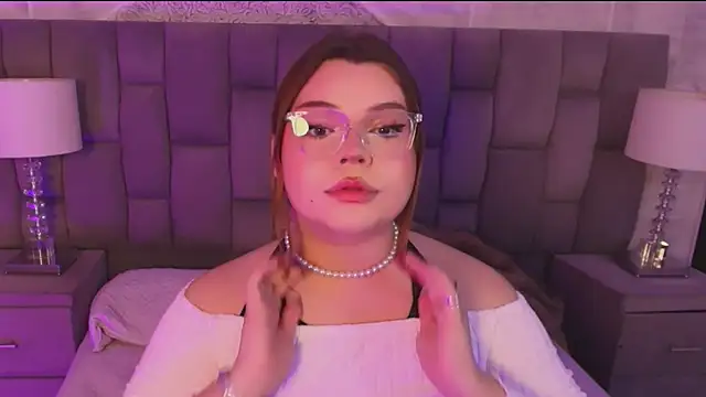 Snapshot of Maxxxine1 chatting on November 11, 7:30 am Maxxxine1 online show from November 11, 7:30 am