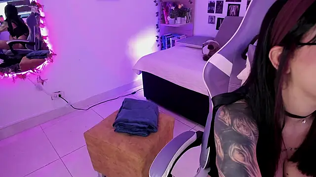 Snapshot of Liz_rogers_x chatting on November 9, 1:48 am Liz rogers x online show from November 9, 1:48 am