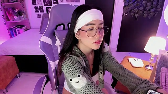 Snapshot of Liz_rogers_x chatting on November 20, 2:34 am Liz rogers x online show from November 20, 2:34 am