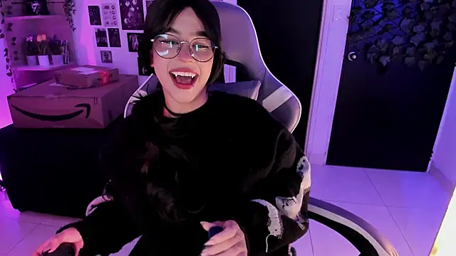 Snapshot of Liz_rogers_x chatting on December 18, 1:44 am Liz rogers x online show from December 18, 1:44 am