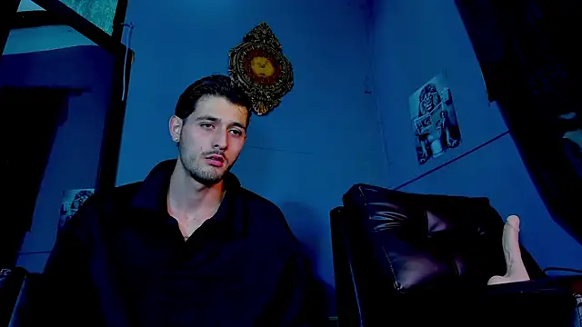 alejo  323   online show from April 21, 3:35 am