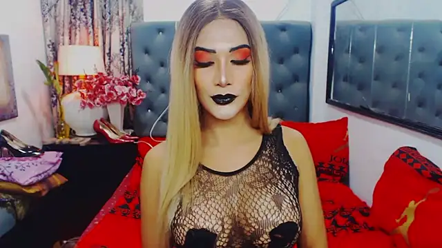 Snapshot of Mistress4fun chatting on October 29, 7:32 am Mistress4fun online show from October 29, 7:32 am