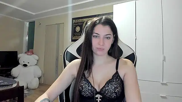 Snapshot of EmiLovsi chatting on November 16, 9:31 pm EmiLovsi online show from November 16, 9:31 pm