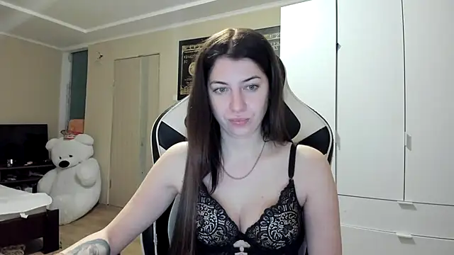 Snapshot of EmiLovsi chatting on December 14, 4:12 pm EmiLovsi online show from December 14, 4:12 pm