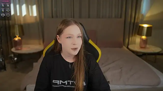 Snapshot of Esmie_Smile chatting on September 26, 2:21 pm Esmie Smile online show from September 26, 2:21 pm