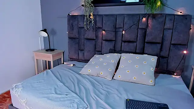 RiriiBrunette   online show from November 20, 7:46 pm