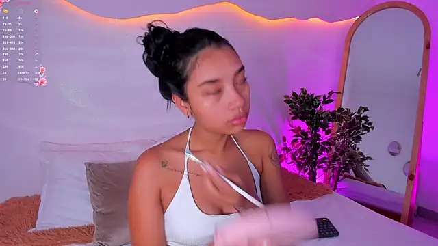 Snapshot of MissPocahontass chatting on November 11, 11:43 am MissPocahontass online show from November 11, 11:43 am