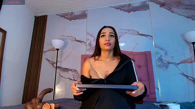 Snapshot of AlyaThompson chatting on November 19, 4:01 am AlyaThompson online show from November 19, 4:01 am