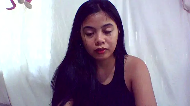 Snapshot of sweet_heaven00 chatting on October 14, 2:12 am sweet heaven00 online show from October 14, 2:12 am