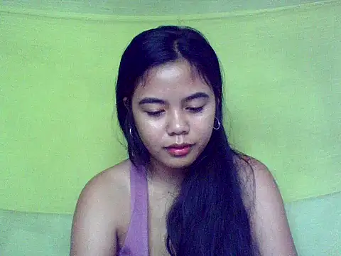 Snapshot of sweet_heaven00 chatting on October 15, 1:06 am sweet heaven00 online show from October 15, 1:06 am