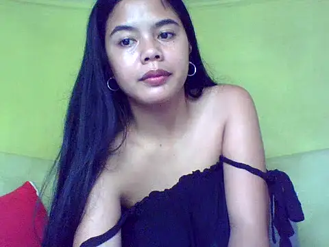 Snapshot of sweet_heaven00 chatting on October 16, 2:01 am sweet heaven00 online show from October 16, 2:01 am