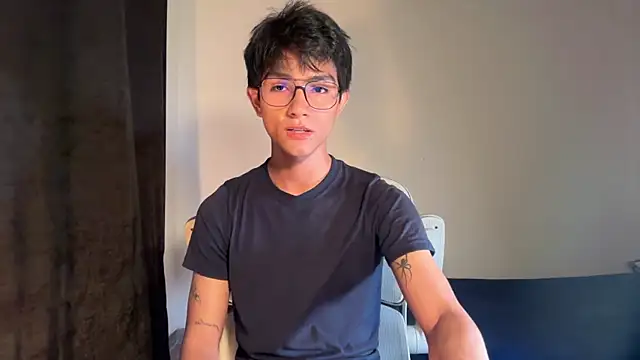 Snapshot of Angel_bunny2 chatting on November 22, 12:31 am Angel bunny2 online show from November 22, 12:31 am