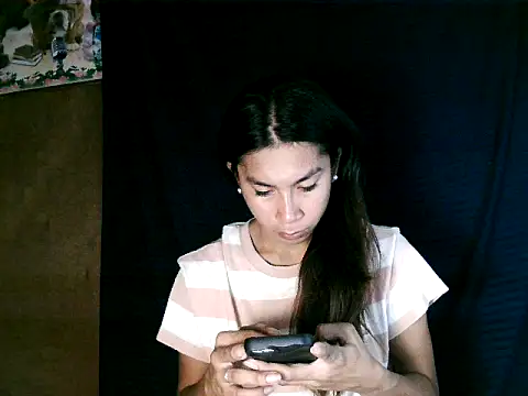 Snapshot of Asian_PrettyAle chatting on October 31, 1:39 am Asian PrettyAle online show from October 31, 1:39 am