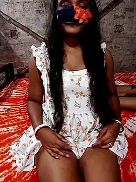 Snapshot of RAYI_Queen_4 chatting on October 6, 6:38 pm RAYI Queen 4 online show from October 6, 6:38 pm