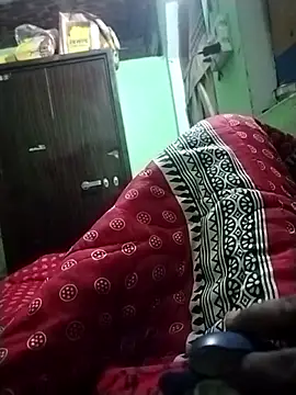 Snapshot of RAYI_Queen_4 chatting on October 28, 4:42 pm RAYI Queen 4 online show from October 28, 4:42 pm