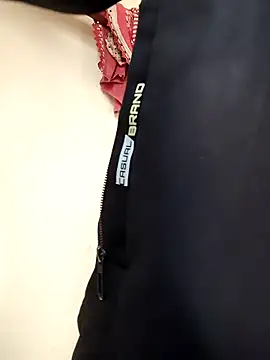 Snapshot of RAYI_Queen_4 chatting on November 29, 3:20 am RAYI Queen 4 online show from November 29, 3:20 am