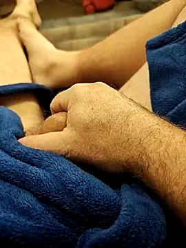 Snapshot of hubbyfun19 chatting on December 14, 6:52 am hubbyfun19 online show from December 14, 6:52 am