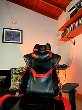 Snapshot of AlekBlake_ chatting on October 31, 1:17 am AlekBlake online show from October 31, 1:17 am