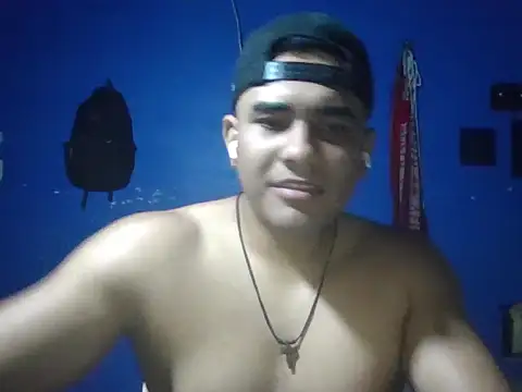 Snapshot of Edward_chubby chatting on December 14, 11:31 pm Edward chubby online show from December 14, 11:31 pm