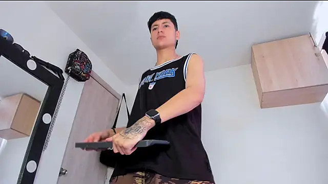 Mateo Escobar online show from September 8, 3:44 pm