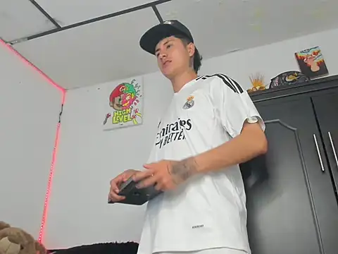 Mateo Escobar online show from November 1, 2:35 am