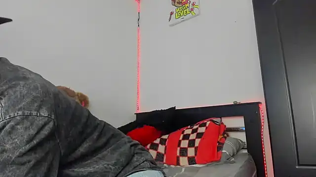 Mateo Escobar online show from November 1, 8:11 pm