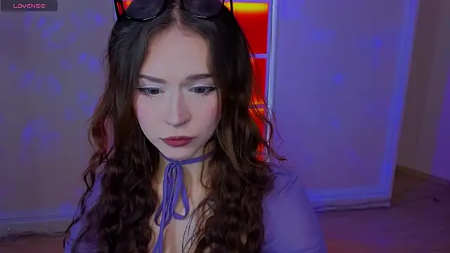 Snapshot of Adetta chatting on November 5, 10:48 am Adetta online show from November 5, 10:48 am