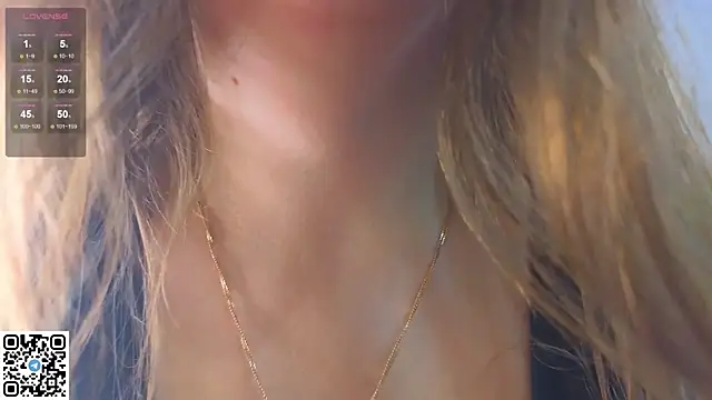 Snapshot of miss_bubbles_ chatting on October 31, 11:17 pm miss bubbles online show from October 31, 11:17 pm