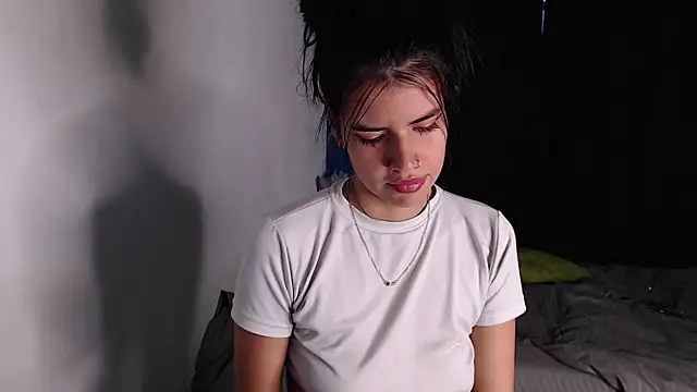 Snapshot of 9Sophie_Rosse chatting on November 15, 4:36 pm 9Sophie Rosse online show from November 15, 4:36 pm