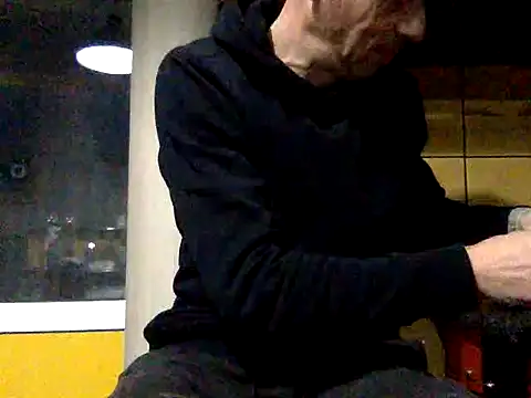 Snapshot of adiluci1 chatting on November 30, 2:59 am adiluci1 online show from November 30, 2:59 am