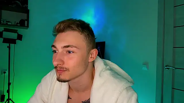 Artur  Skott online show from October 16, 7:59 pm