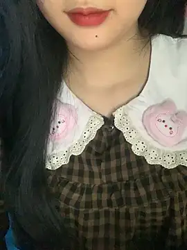 Snapshot of Linhtruong_ chatting on November 18, 4:28 am Linhtruong online show from November 18, 4:28 am