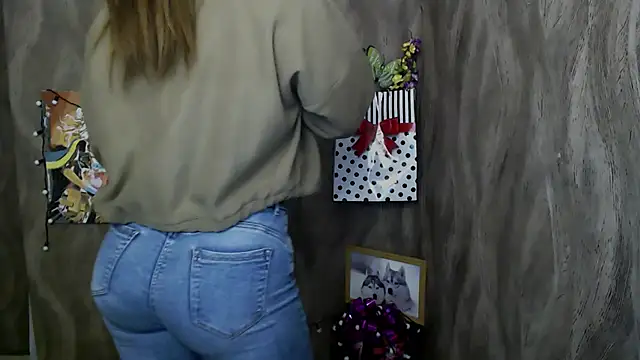 Snapshot of Linda_S_ chatting on October 7, 11:18 am Linda S online show from October 7, 11:18 am