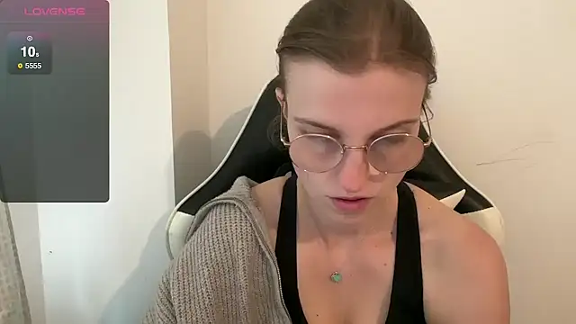 BustyKellyXXX online show from October 10, 9:08 am