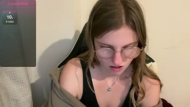 BustyKellyXXX online show from December 22, 8:50 pm