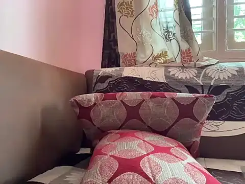 Snapshot of project085 chatting on October 2, 6:31 am project085 online show from October 2, 6:31 am